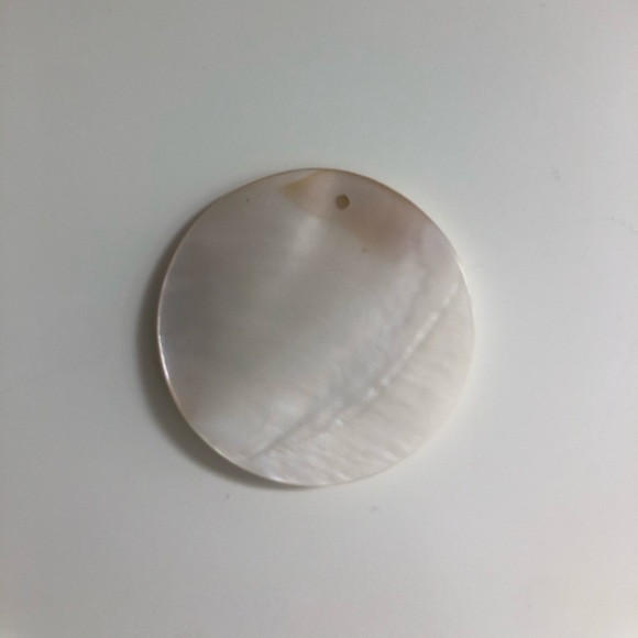 Shell Pendent - Picture 2 of 3